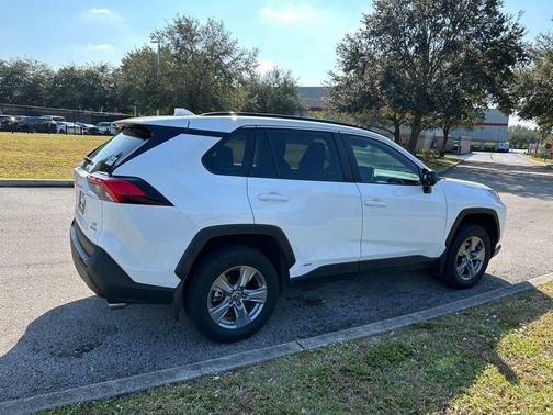 2025 Toyota RAV4 Hybrid SE