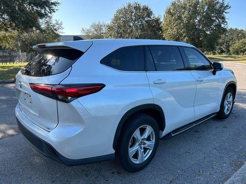 2022 Toyota Highlander LE