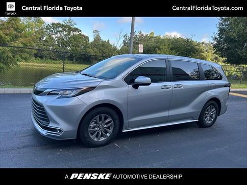 2023 Toyota Sienna XLE 8 Passenger