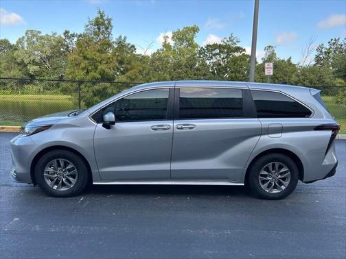 2023 Toyota Sienna XLE 8 Passenger