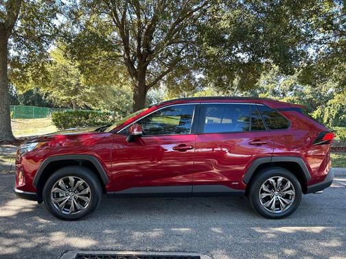 2023 Toyota RAV4 Hybrid XLE Premium