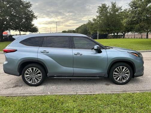 2022 Toyota Highlander Platinum