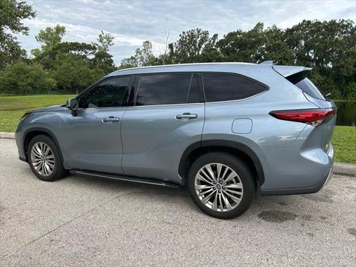 2022 Toyota Highlander Platinum