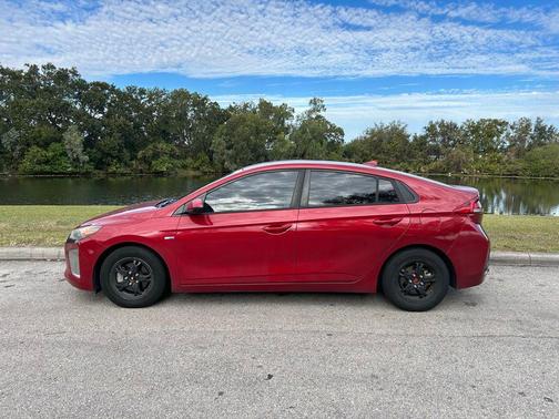 2019 Hyundai IONIQ Hybrid Blue