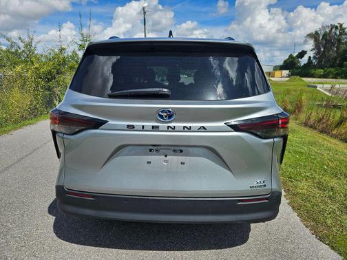 2024 Toyota Sienna XLE