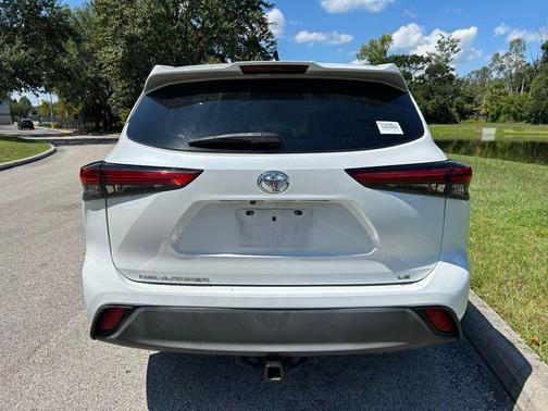 2022 Toyota Highlander LE