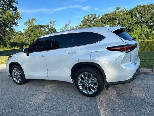Wind Chill Pearl 2025 Toyota Highlander Hybrid Limited