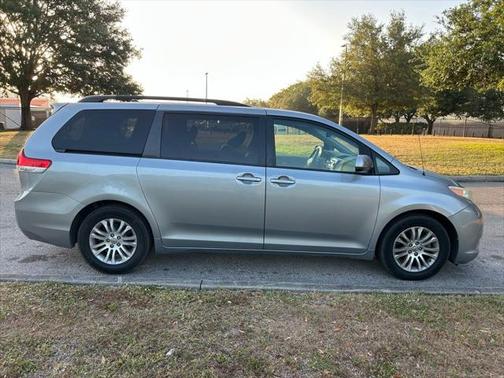 2013 Toyota Sienna XLE