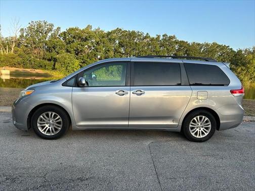 2013 Toyota Sienna XLE