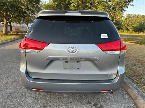 2013 Toyota Sienna XLE