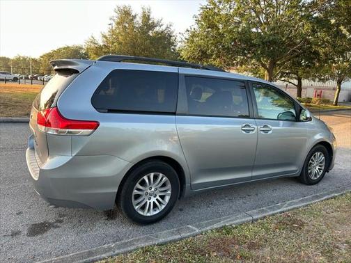 2013 Toyota Sienna XLE