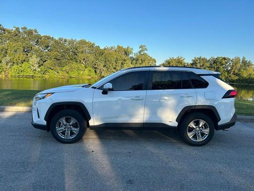 2024 Toyota RAV4 Hybrid XLE