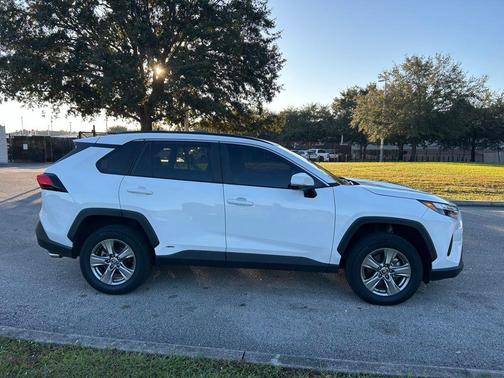 2024 Toyota RAV4 Hybrid XLE