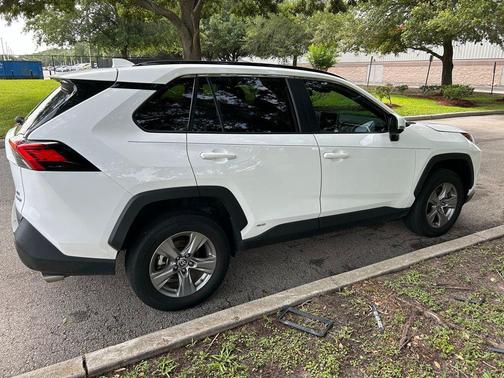 Ice Cap 2024 Toyota RAV4 Hybrid LE