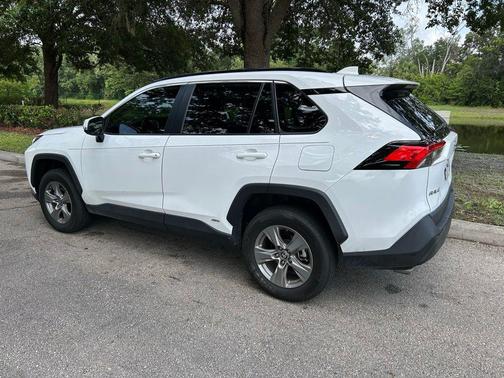 Ice Cap 2024 Toyota RAV4 Hybrid LE
