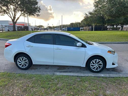 Blizzard Pearl 2017 Toyota Corolla LE