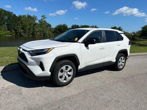 Ice Cap 2025 Toyota RAV4 LE