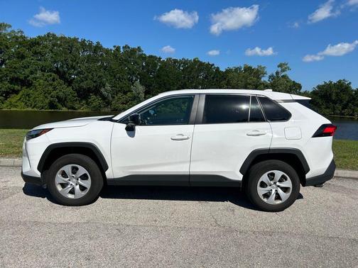 Ice Cap 2025 Toyota RAV4 LE