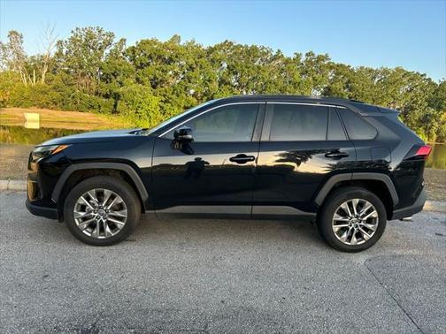 2022 Toyota RAV4 XLE Premium