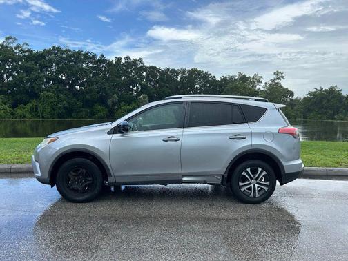Silver Sky Metallic 2017 Toyota RAV4 LE