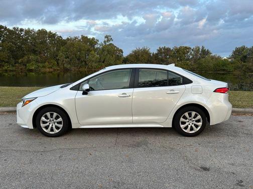 2024 Toyota Corolla Hybrid LE