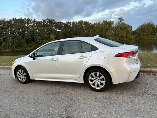 2024 Toyota Corolla Hybrid LE
