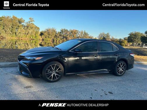 2022 Toyota Camry SE