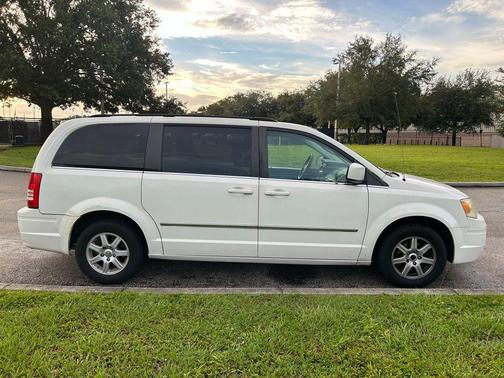 2010 Chrysler Town & Country Touring