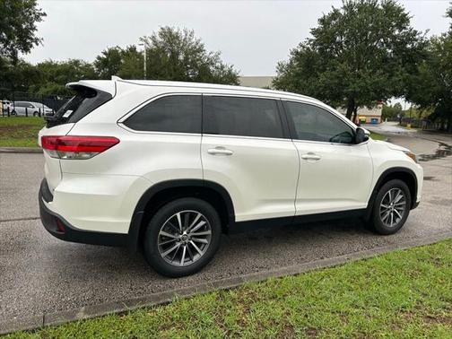 2019 Toyota Highlander SE