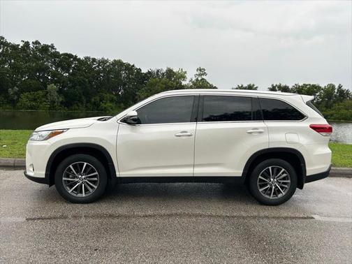 2019 Toyota Highlander SE