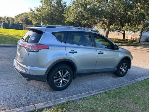 Silver Sky Metallic 2018 Toyota RAV4 XLE
