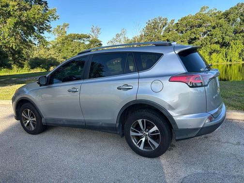 Silver Sky Metallic 2018 Toyota RAV4 XLE