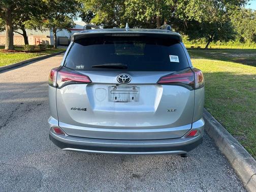 Silver Sky Metallic 2018 Toyota RAV4 XLE