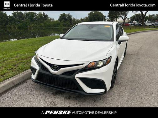 Ice Cap 2023 Toyota Camry SE