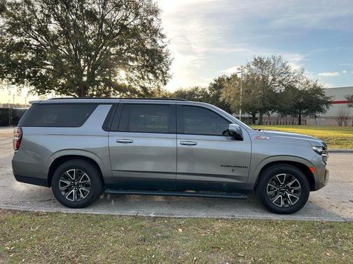2022 Chevrolet Suburban 4WD Z71