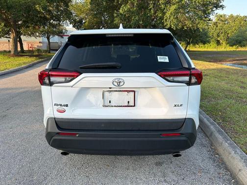 Ice Cap 2023 Toyota RAV4 XLE