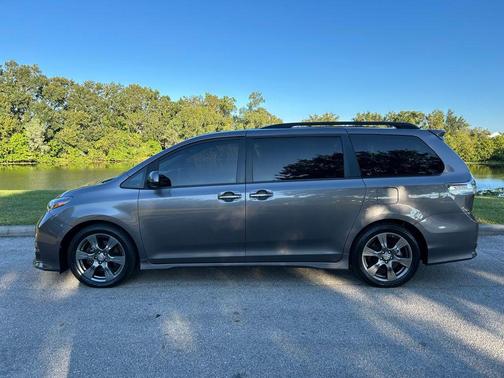 2017 Toyota Sienna SE