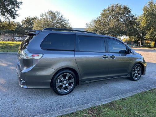 2017 Toyota Sienna SE