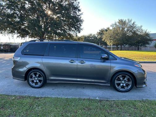 2017 Toyota Sienna SE