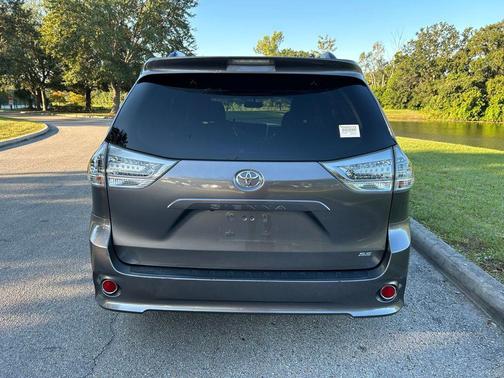 2017 Toyota Sienna SE