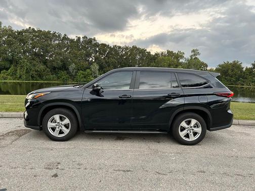 2024 Toyota Highlander LE
