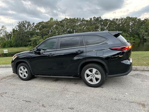 2024 Toyota Highlander LE