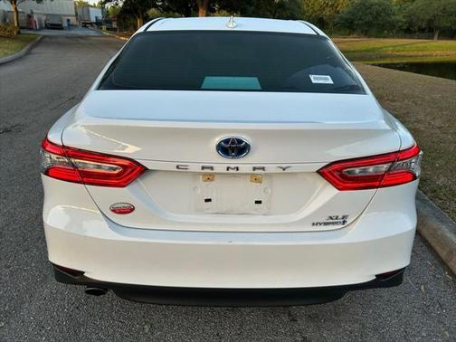 2020 Toyota Camry Hybrid XLE