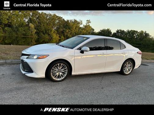 2020 Toyota Camry Hybrid XLE