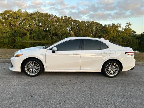 2020 Toyota Camry Hybrid XLE