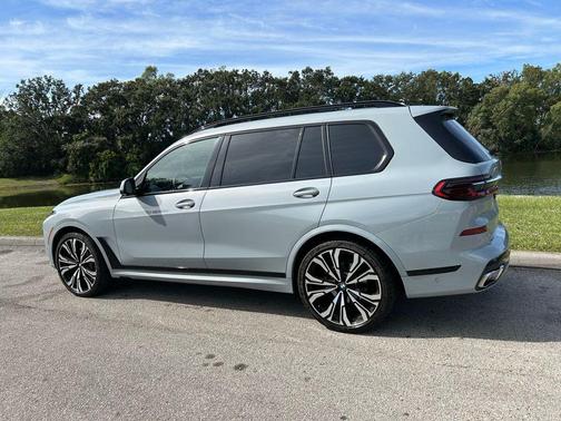 2023 BMW X7 xDrive40i