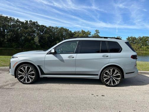 2023 BMW X7 xDrive40i