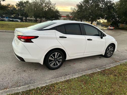 2024 Nissan Versa 1.6 S