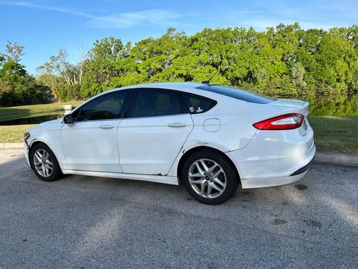 OXFORD WHITE 2013 Ford Fusion SE