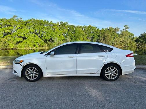 OXFORD WHITE 2013 Ford Fusion SE